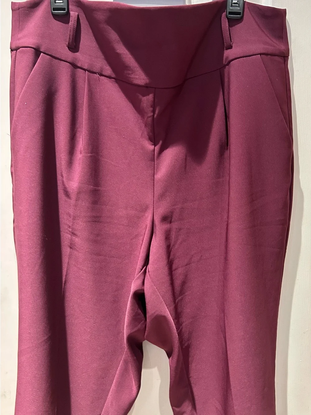 Tailored Straight-Leg Pants in Wine